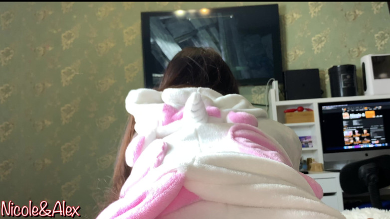 NicoleAndAlex: Üvey erkek kardeşim oyun konsolu oynamama izin vermiyor. Fucked Me