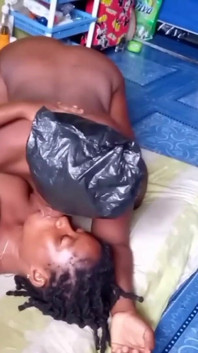Lesbian eboni jahat memancut muka