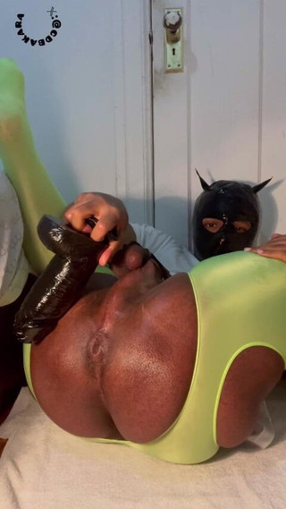 Xana_cd: Götümün genişletildiğini görmek ister misin? Bugün odamda son derece heteroseksüel şeyler...