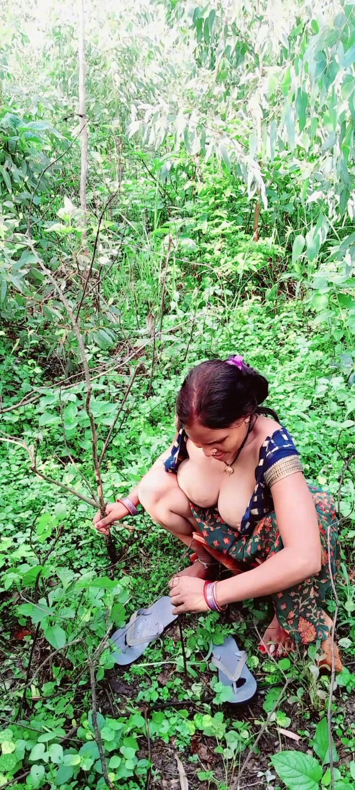 Renudbf: Saat itu musim hujan dan kakak iparnya. Keduanya pergi keluar...