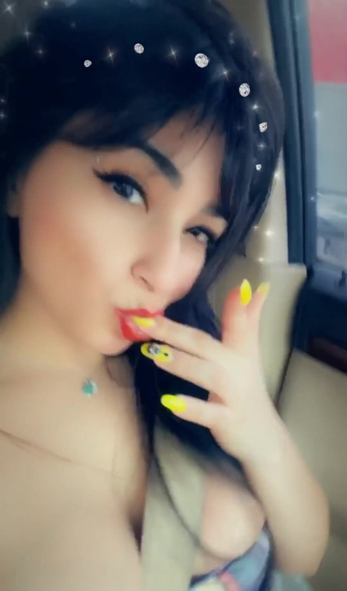 Emanuelly Raquel: Seorang awek miang dalam kereta bercakap Bahasa Sepanyol