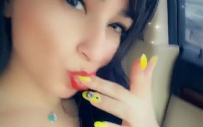 Emanuelly Raquel: A horny girl in the car speaking Spanish