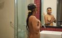 Desi Homemade Videos: 印度妻子洗澡由她的丈夫拍摄