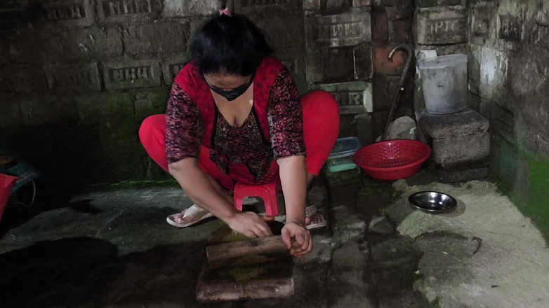 SAFI TV: Vidím svou tetu, jak sedí ve velmi sexy poloze, objal...