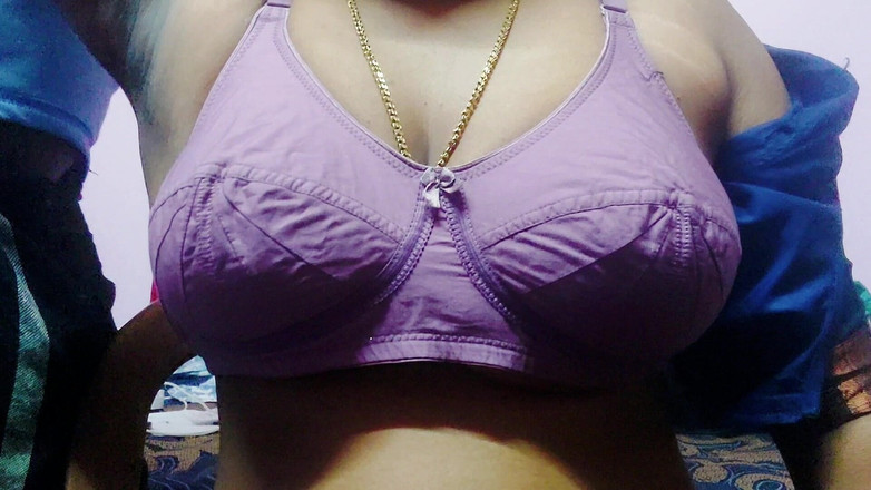 Desi Mohini: Desi calda casalinga indiana tradisce suo marito