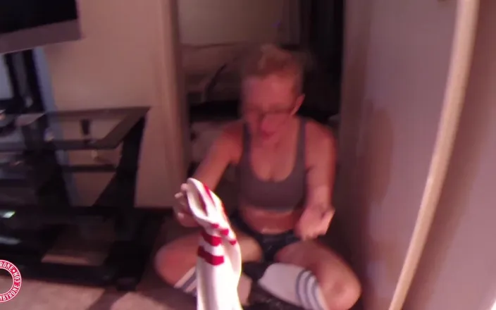 Samantha Rone: Samantha Rone ha i piedi puzzolenti!