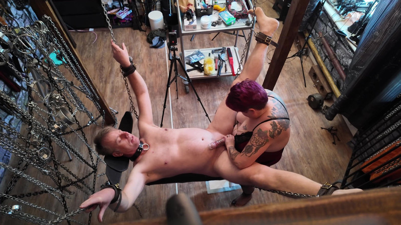 The Izars: Paní Izar &amp; Latex Bubble v žaláři část 5