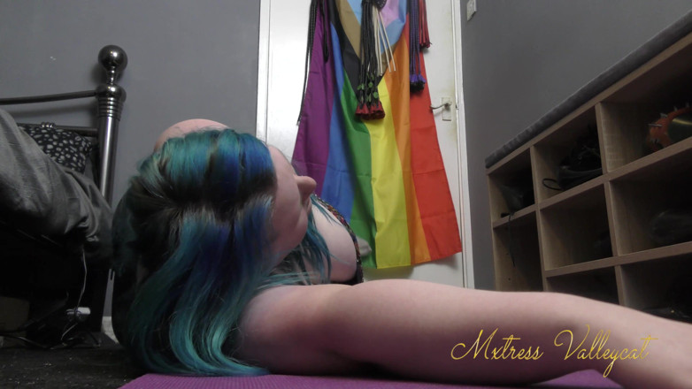 Mxtress Valleycat: Watching giantess morning stretches
