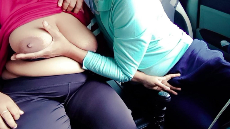 Your Arya: 德西印度大胸部哥口交打手枪射精 - 户外第2部分