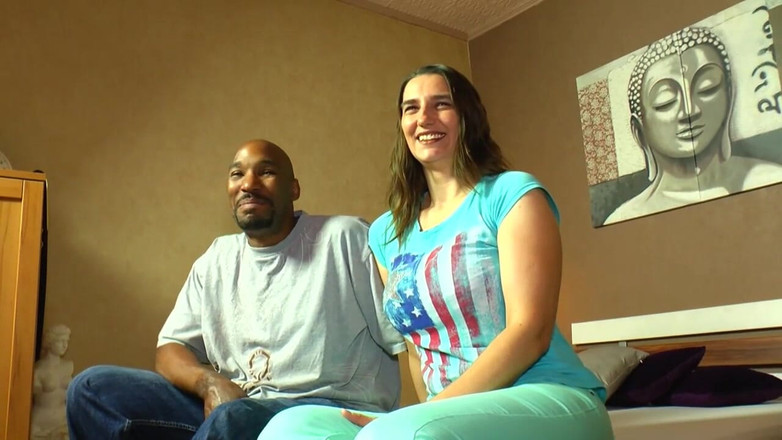 MCG Empire: Zralá prsatá amatérka ošukaná a vystříkaná na kundičku obrovským černým ptákem