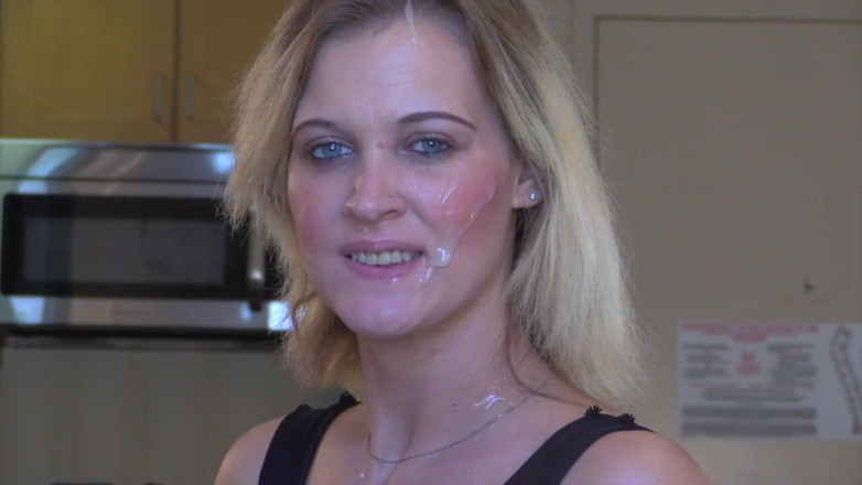 Real Amateur Sluts: Brooklyn moore si fa sborrare in faccia dal grande cazzo...