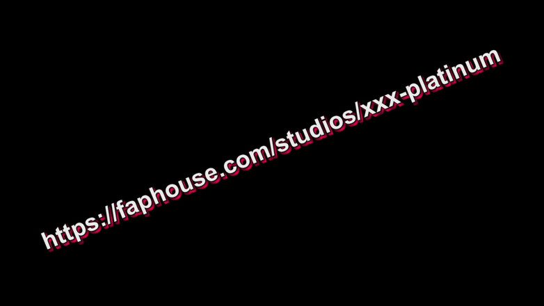XXX-Platinum: No banheiro, sexy milf depila sua buceta peluda e pubis...