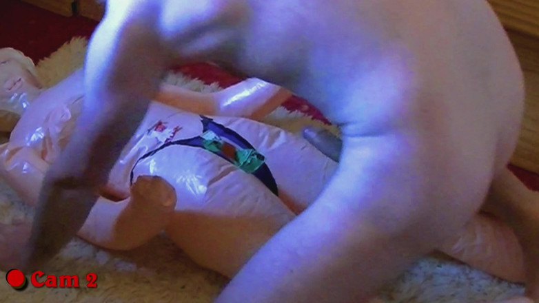 Mark Hannes: Çıplak sexdoll yerde dölleme mastürbasyonu