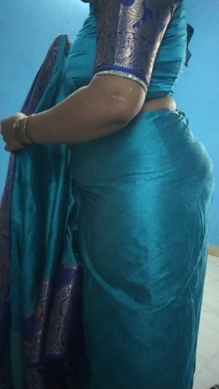Tamil lesbian: 핫한 사리 입고