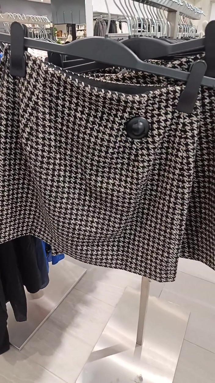 Kinky Lyrical: Feet in Sandals in Mall (i Found the Perfect Skirt)