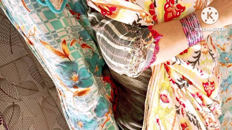 Lubnawife: 巴基斯坦男孩与自制的女孩发生性关系