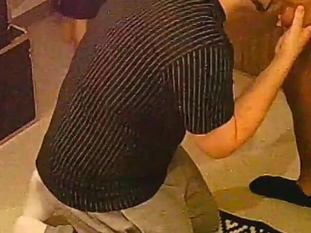 Straight delivery guy seduced (Anto goes hunting)