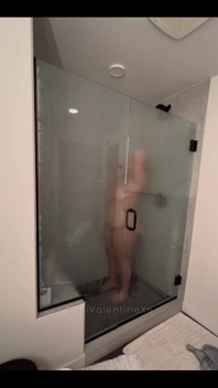 샤워하는 동안 나를 지켜보는 비밀 카메라