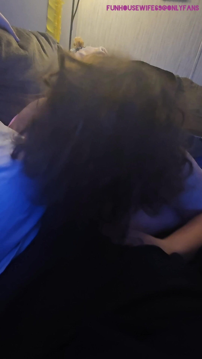 Funhousewife69: Mi-a spus să-i sug pula, așa am făcut-o