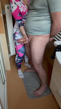 義理の妹にパンティで遊んでいるところを見つけて罰されました