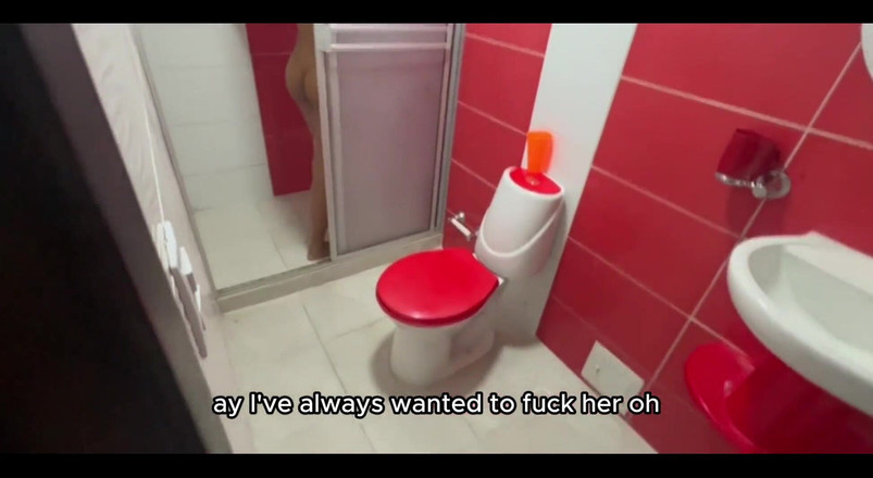 Cm productions: Łapię przyrodnią siostrę pod prysznicem i spust w jej ustach