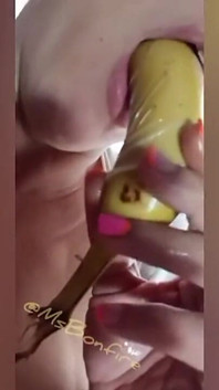 Saya Rendam Pisang Dalam Keseronokan Dan Biarkan Ia BersihKan Sehingga Ke Tekak
