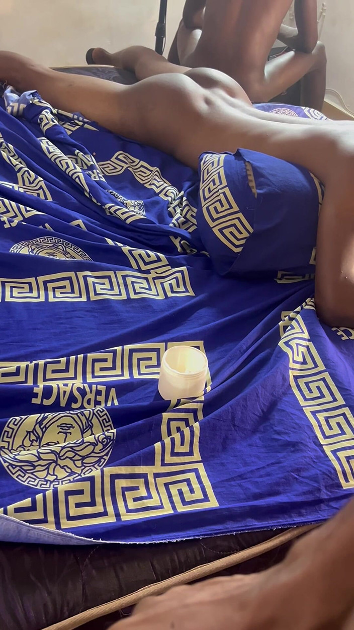 Dickofpolicy: Nejvyšší chlap tipy na sex, zatímco si ostatní homie hrají