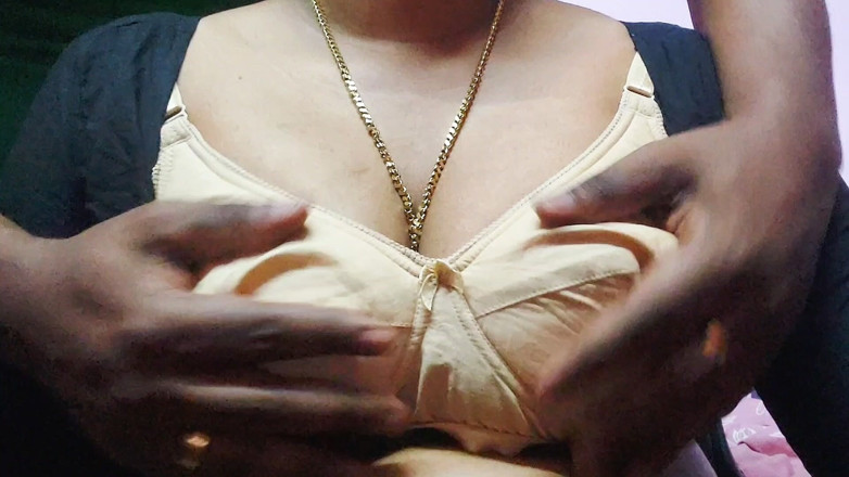 Desi Mohini: Man stuurt zijn vrouw naar baas om promotie te krijgen