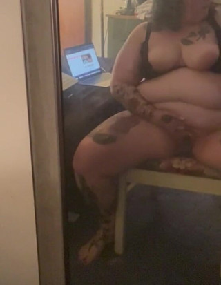 Queen Rain: Mirror masturbating