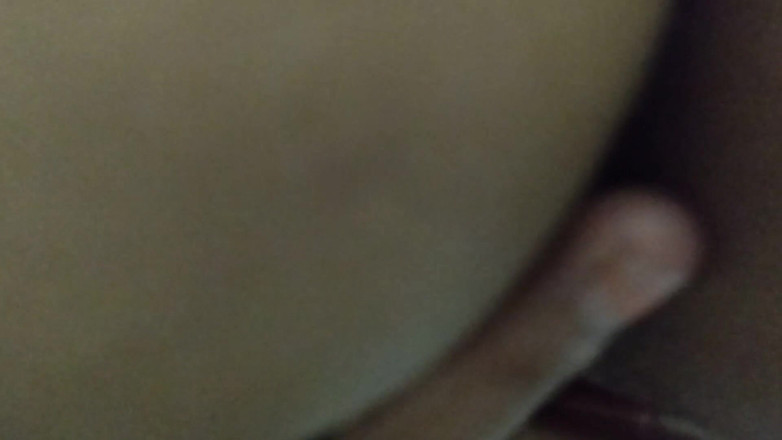 Anar Kali: Hete dame vingert haar hete poesje tepelborsten en likt urine...