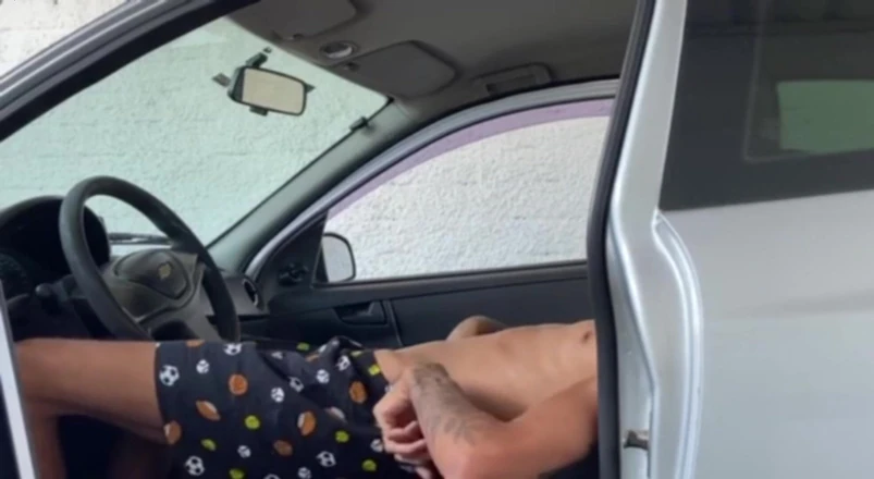 arabeputo: Gầy giật và xuất tinh trong xe