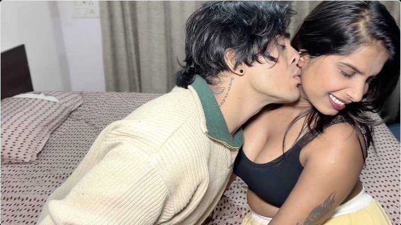 Desimaal69: Dívka odvedla svého přítele do hotelu.