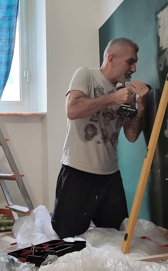 ItaPapiXXL: Hung Mature Stepdad Stroking While Doing Home Maintenance