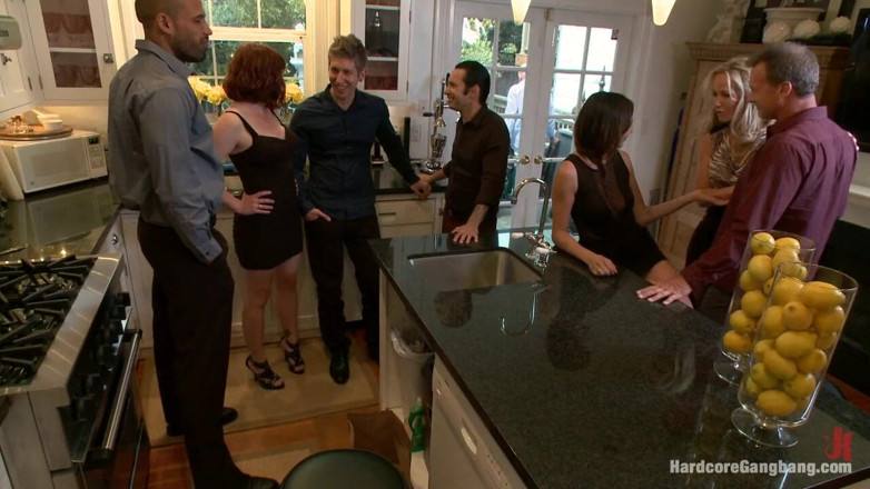 Hardcore Gangbang by Kink: The Swinger Party - a fantasia de gangbang da MILF com...