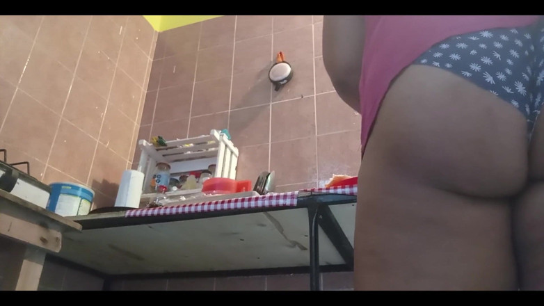 Karmicoxv: Mollige bBW stiefmutter zeigt titten und behaarte muschi in der...