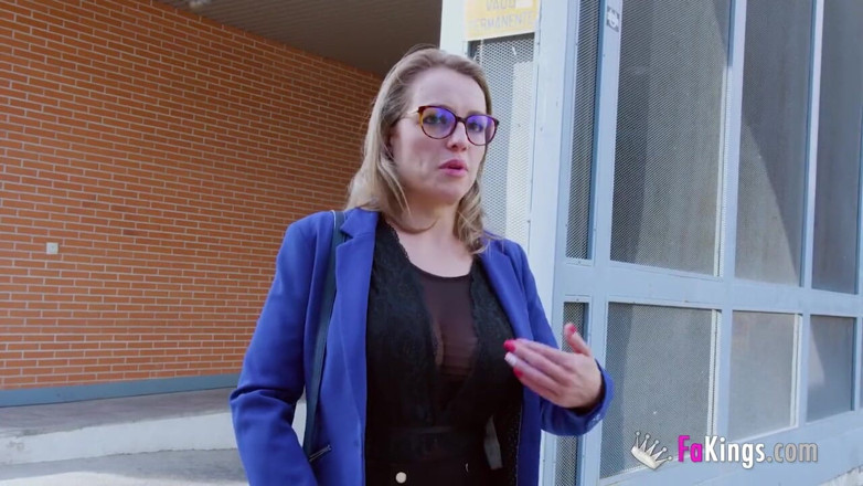 FAKings: Amazing divorced Stepmommy knows there's a chance for her and...
