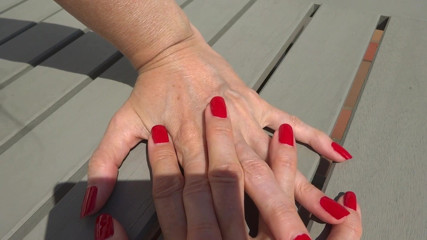 Lady Victoria Valente: Red fingernails are so pretty - long natural nails!