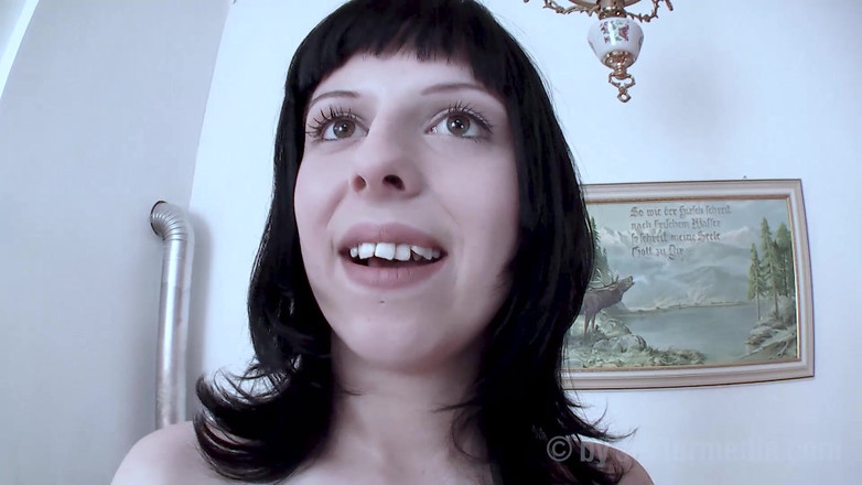 Petty by Sextermedia: Chica Joven Amateur Con Labios Grandes