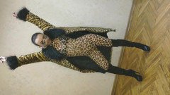 Ponny Letany: Asijská Sissy Ladyboy v sexy leopardím kabátu a leopardím obleku...