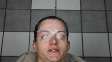 Dirty Dees: Une noix dans des dees coquines se fait baiser par...