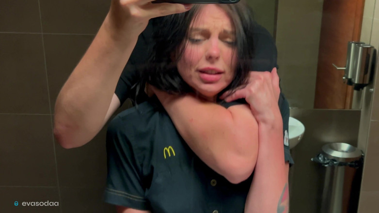 Eva Soda: Ryzykowny seks w toalecie, pieprzył pracownika Mcdonald's ponad rozlaną fantazję!