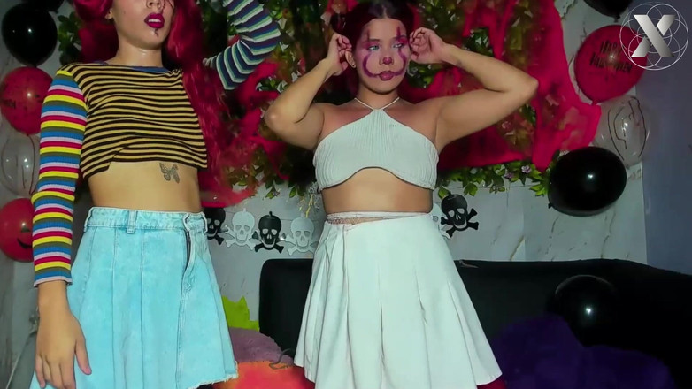 Lesbian Friends: Hai con cáo nhỏ chia sẻ nước trái cây!