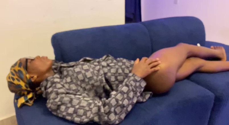 Seggzdotcum: Piskoposlarım üvey kızı bu sert yarağı bir profesyonel gibi sikiyor