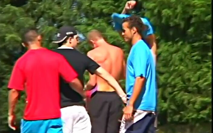 Gays Case: Гей-рефери приглашает двух капитанов команды обсудить детали матча