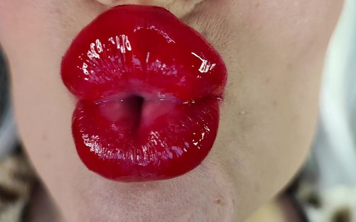 Princess18_: 깊고 끈적끈적한 키스로 당신을 매료시키는 슈퍼악당 Cruella