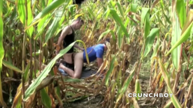 Crunch Boy: Plochý chlapec ošukaný hetero zvědavcem v exhib rohovém poli