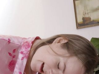 Girls Out West: Adelaede si cewek imut lagi asik fingering memeknya yang basah...