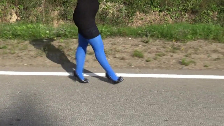 Nylon-Heels: Blue pantyhose