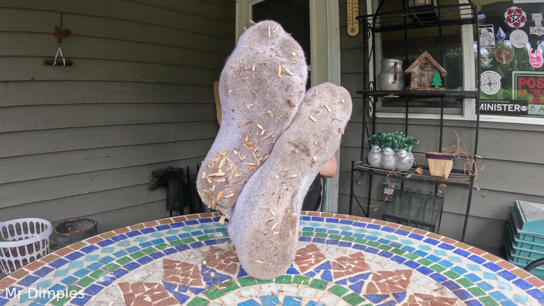 Mr Dimples: 我炫耀我肮脏的袜子和脚