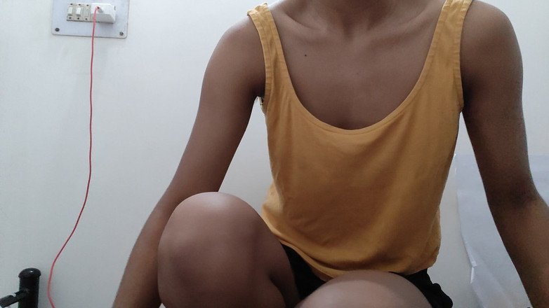 desigirl93: 18-jähriges hübsches indisches mädchen, das ihren nackten körper zeigt